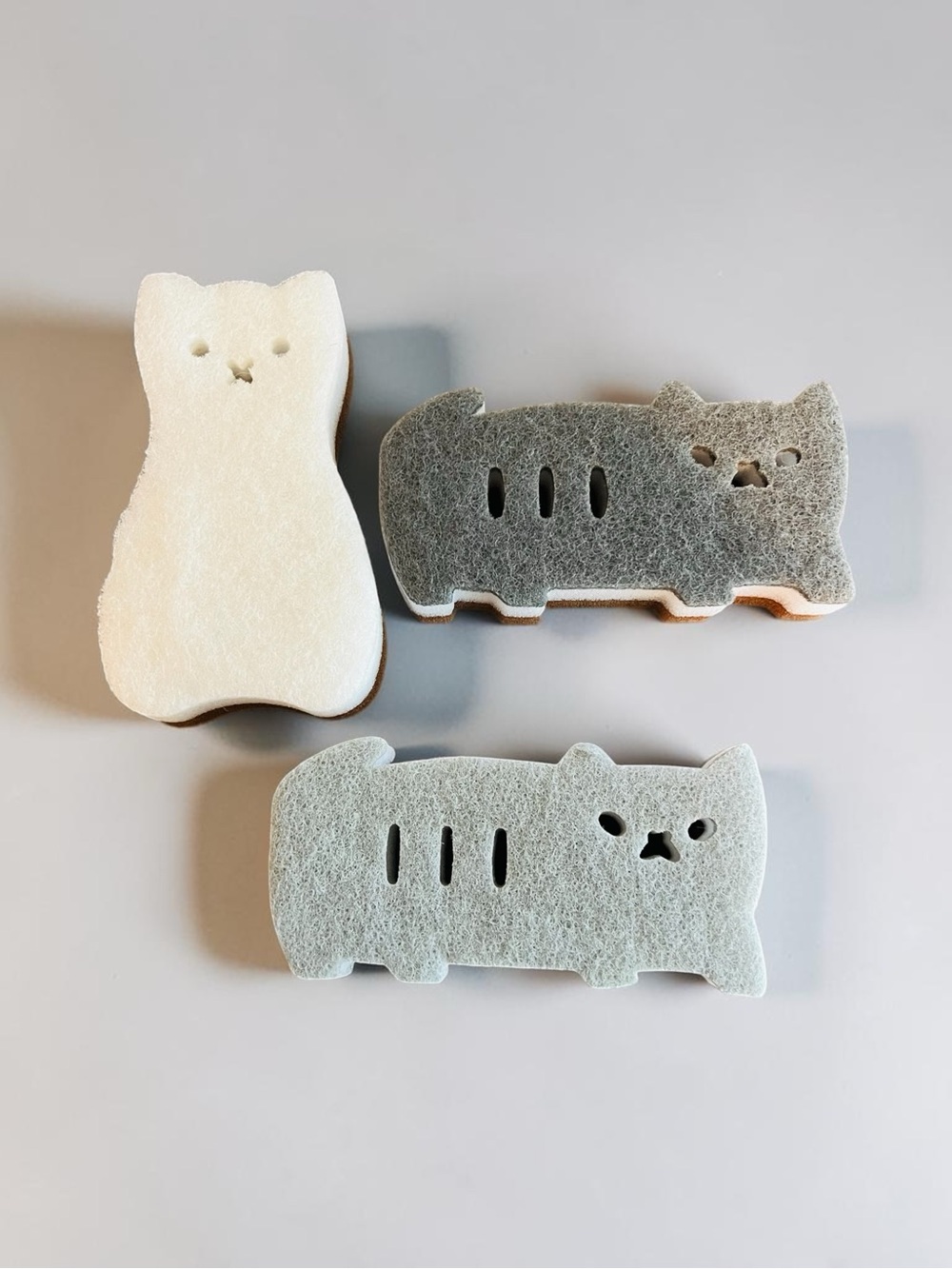 Cute Cat-Shaped Dual-Texture Cleaning Sponges — White, Gray, Brown